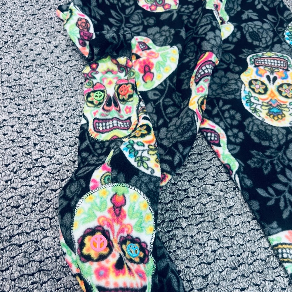 Colorful Skull Patterned Beanie - Picture 10 of 11